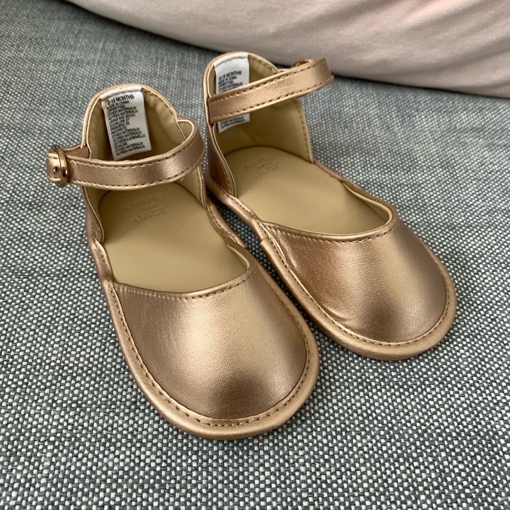 Janie and Jack gold girls shoes NWOT
